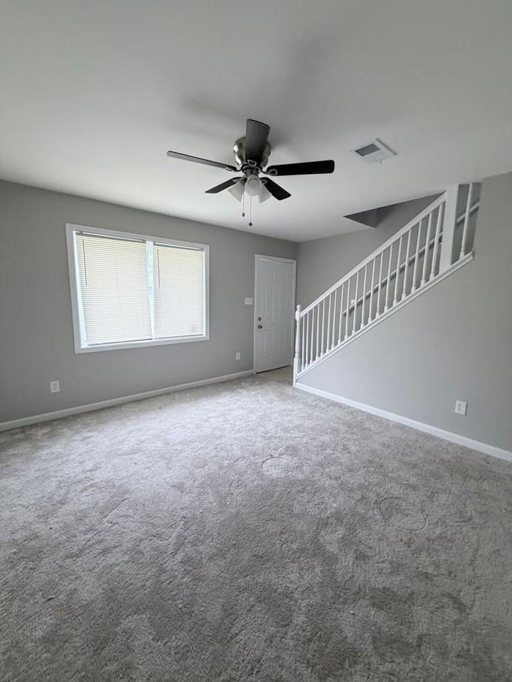 902 902 Bolton Road SW - B4 #B4 - Photo 3 of 9