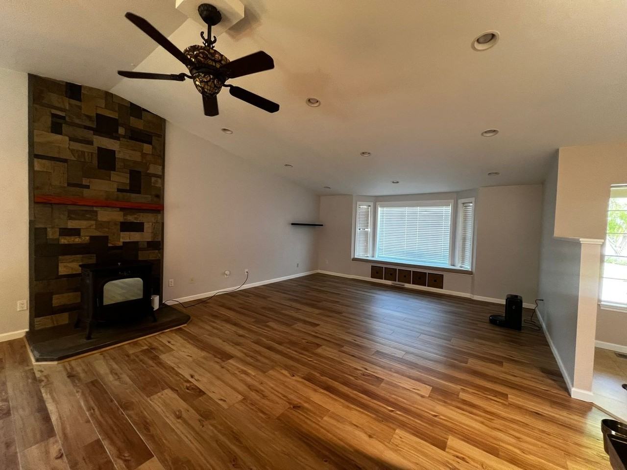8261 Snohomish Rd - Photo 4 of 29