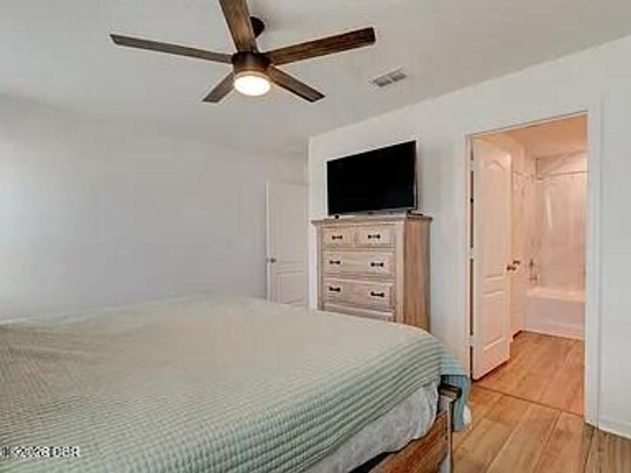 33 Pine Croft Ln - Photo 5 of 15