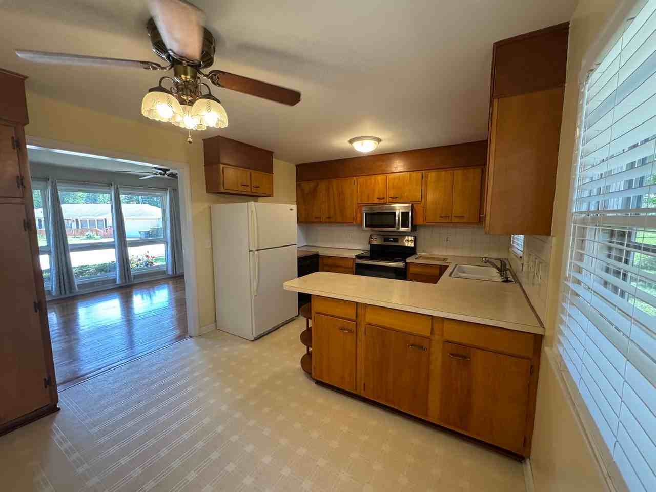 121 Nw 6th St - Photo 3 of 13