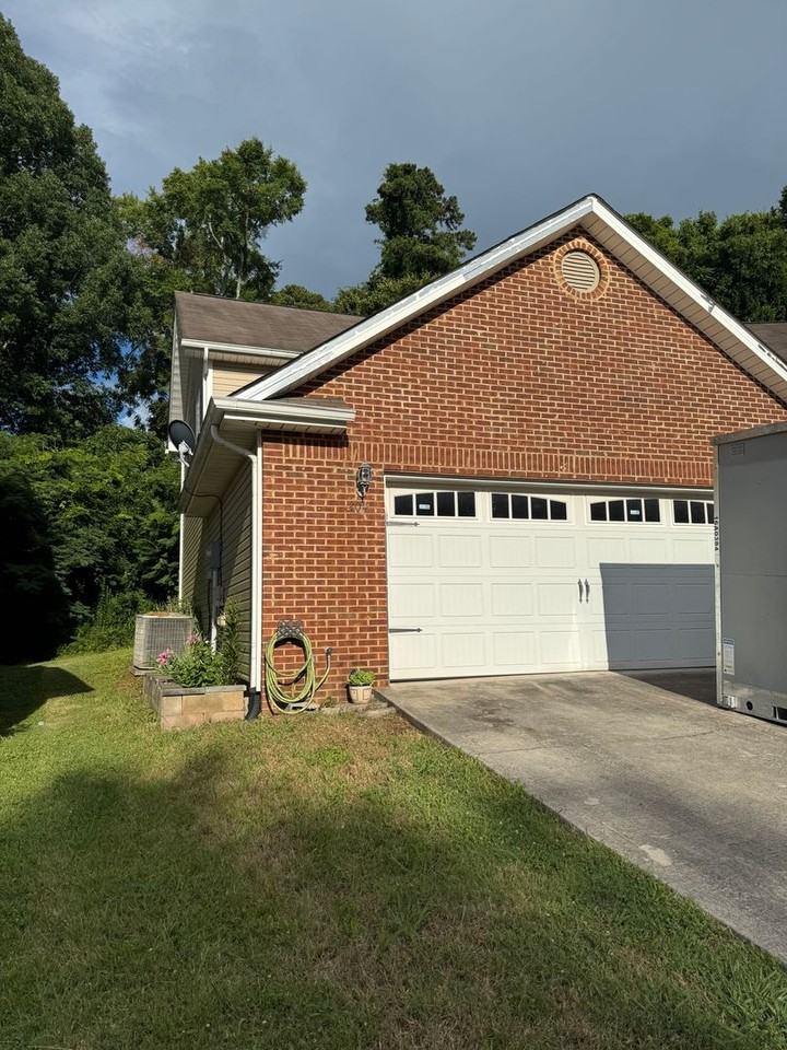 204 Tekoa Way - Photo 2 of 18
