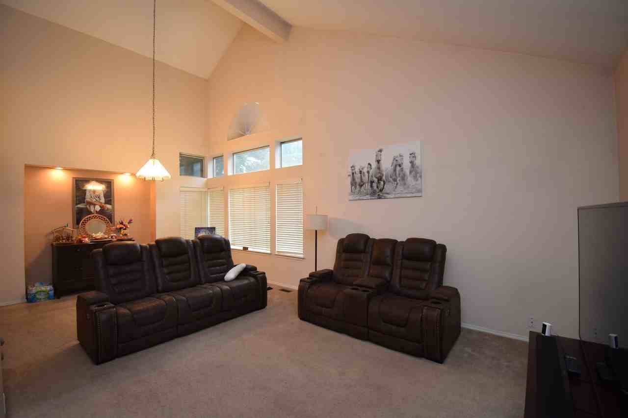 2122 E Rainbow Point Dr - Photo 3 of 32