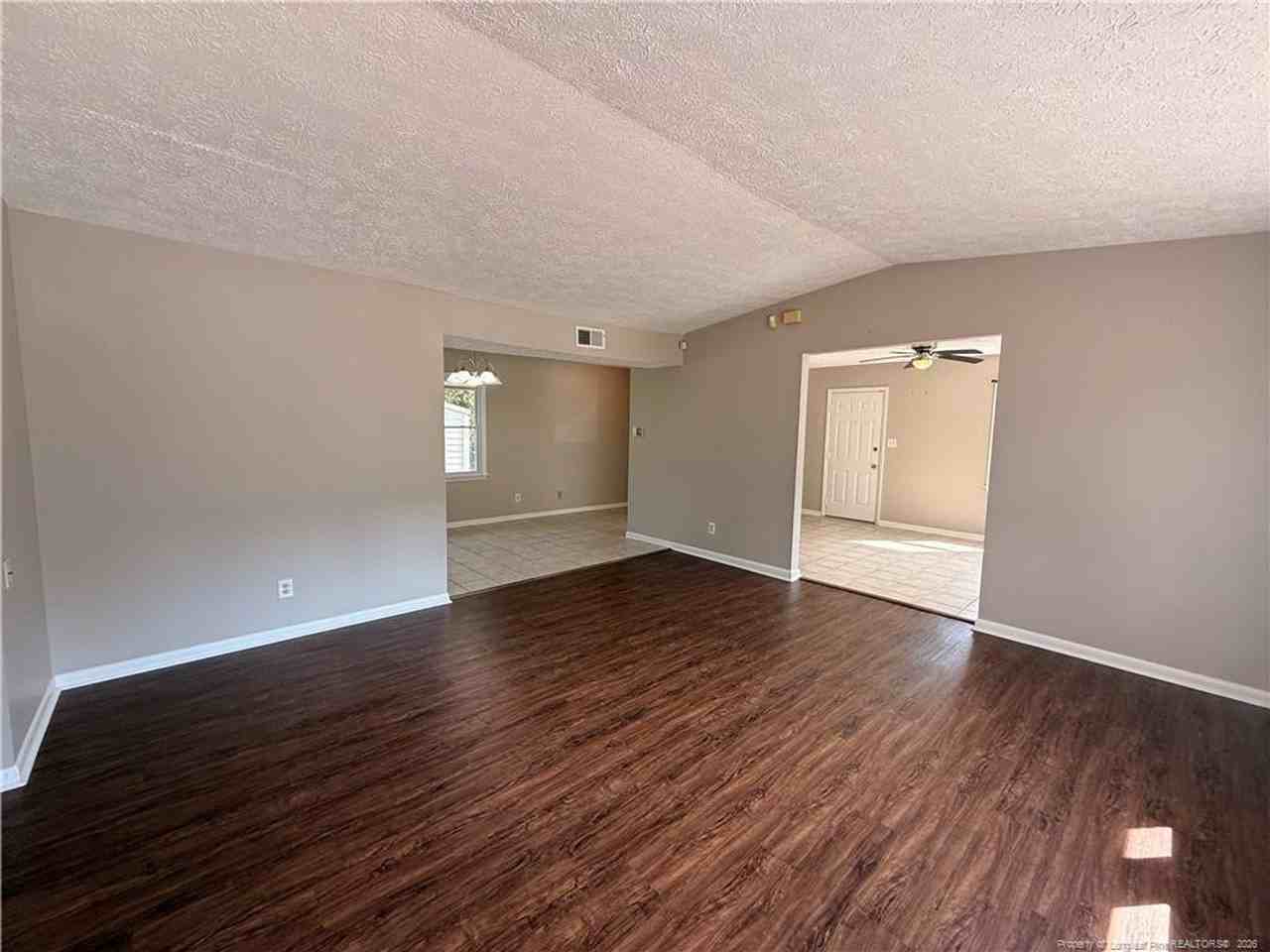 4805 Fellows Ct - Photo 2 of 20