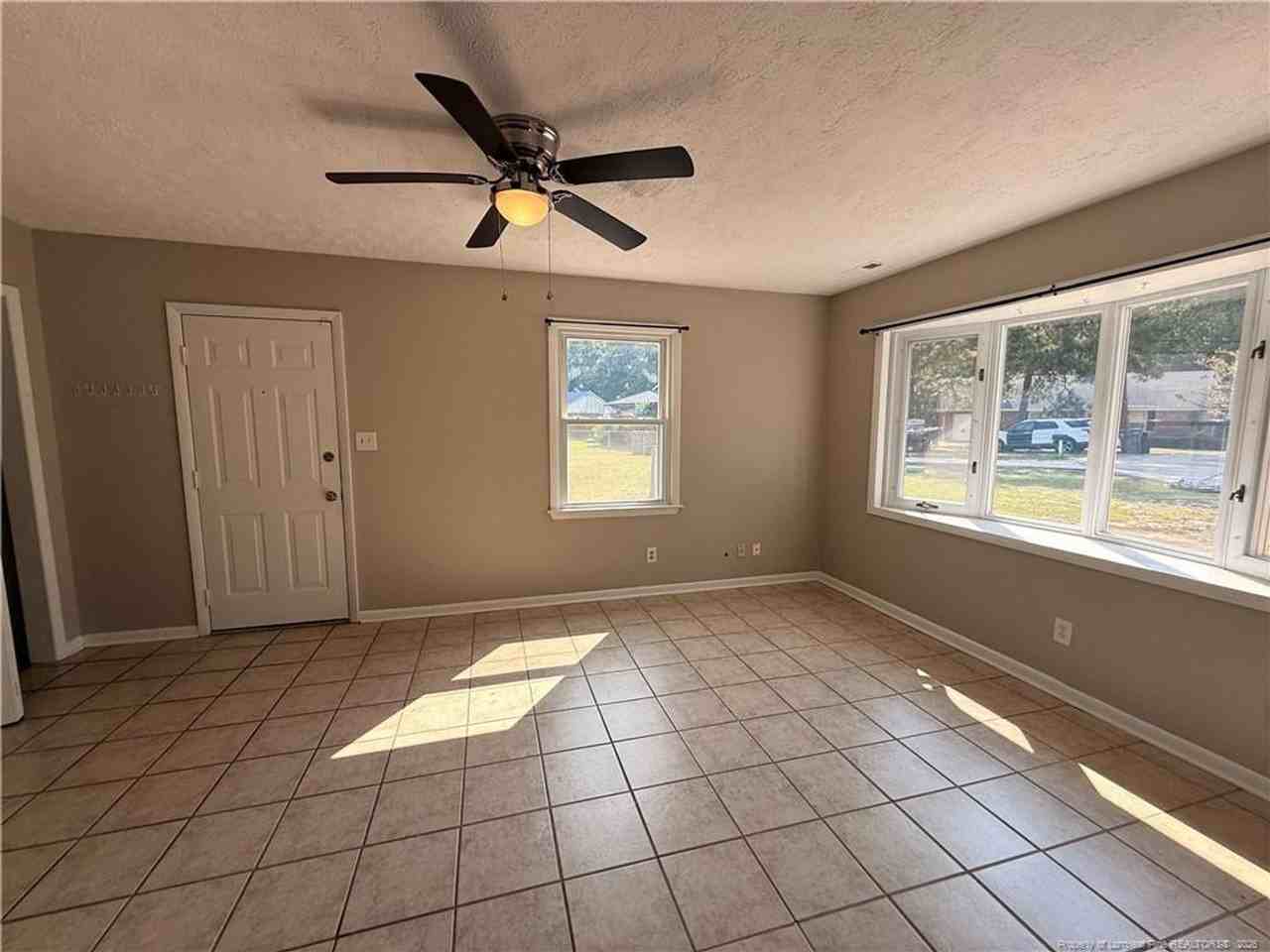 4805 Fellows Ct - Photo 4 of 20