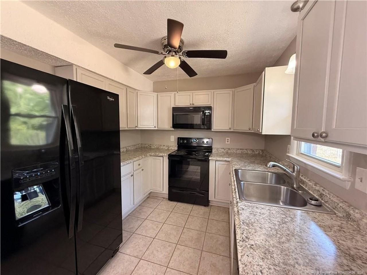 4805 Fellows Ct - Photo 6 of 20