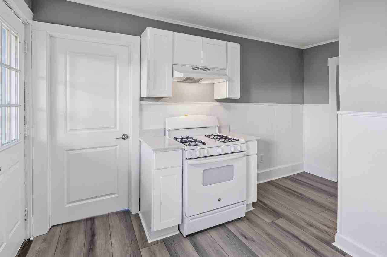 47 Sprague St - Photo 3 of 22
