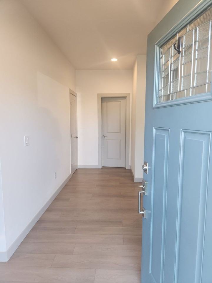 801 N 24th Ave #A - Photo 4 of 50