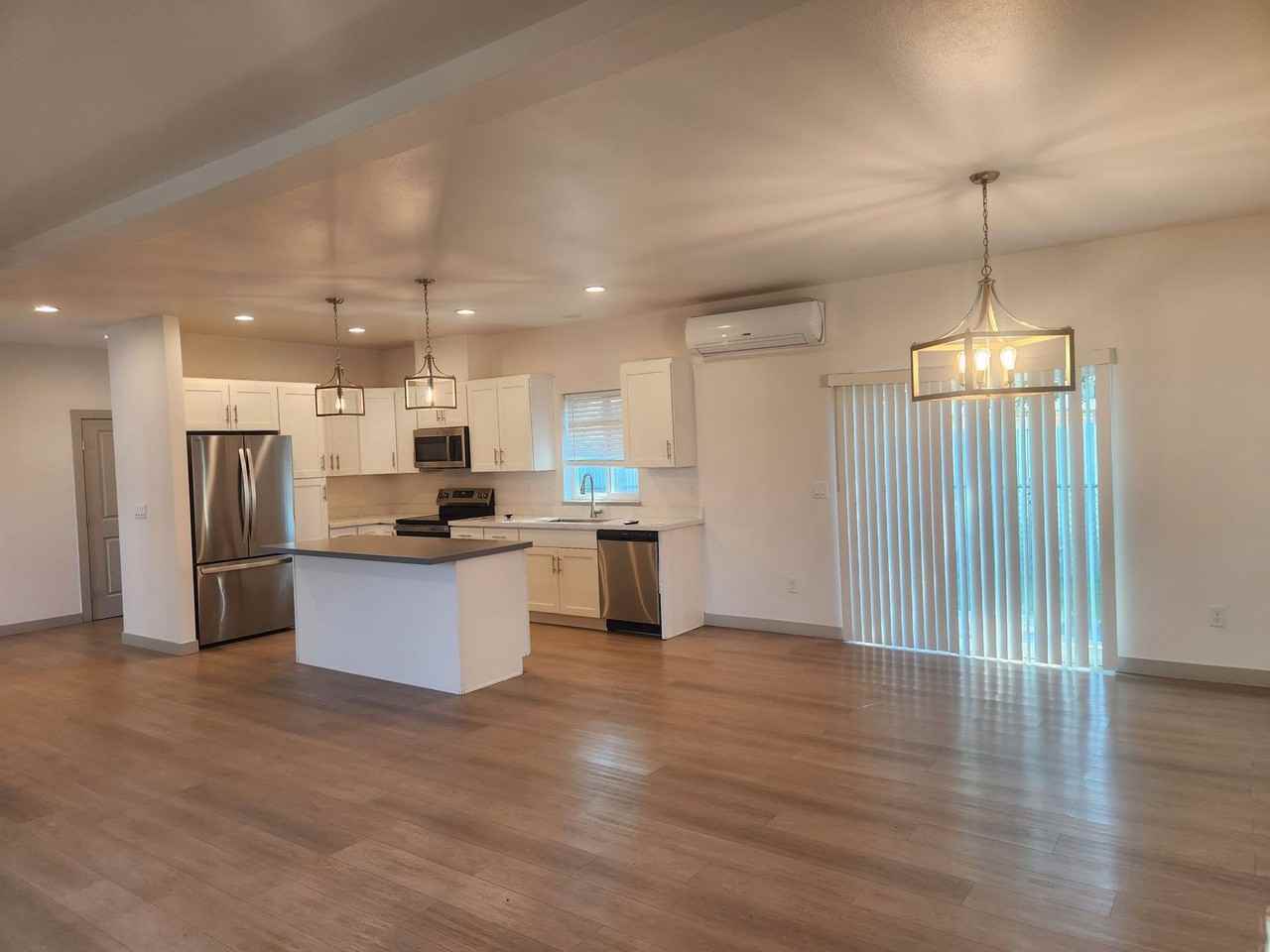 801 N 24th Ave #A - Photo 6 of 50