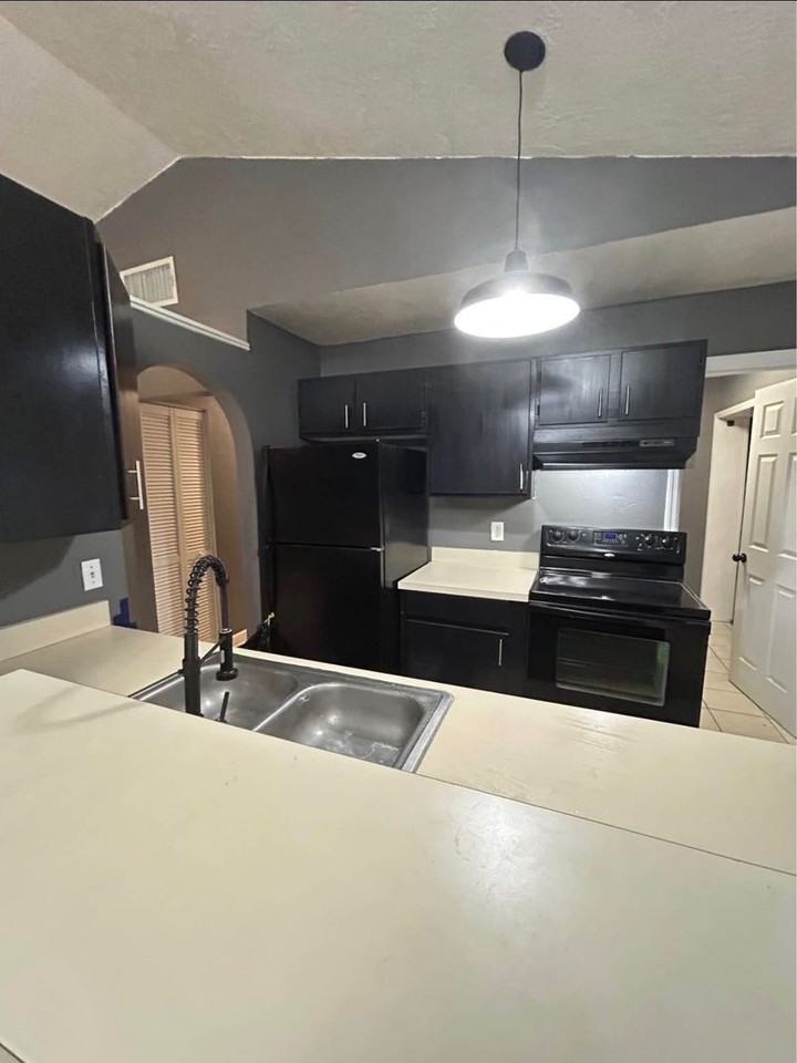 336 Riviera Dr - Photo 2 of 12