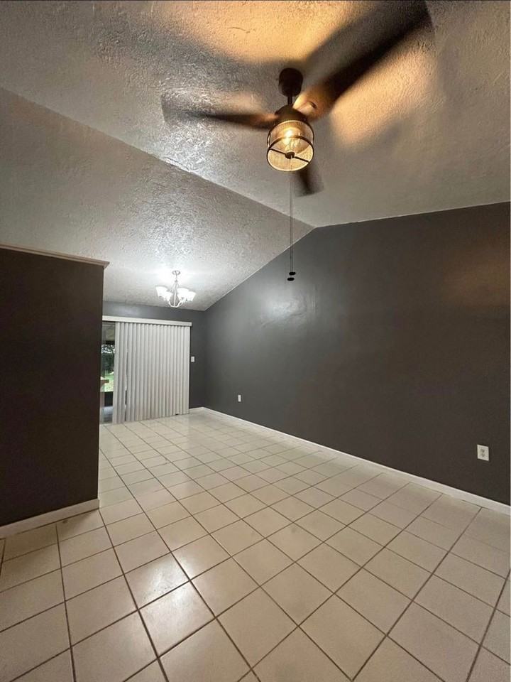 336 Riviera Dr - Photo 4 of 12