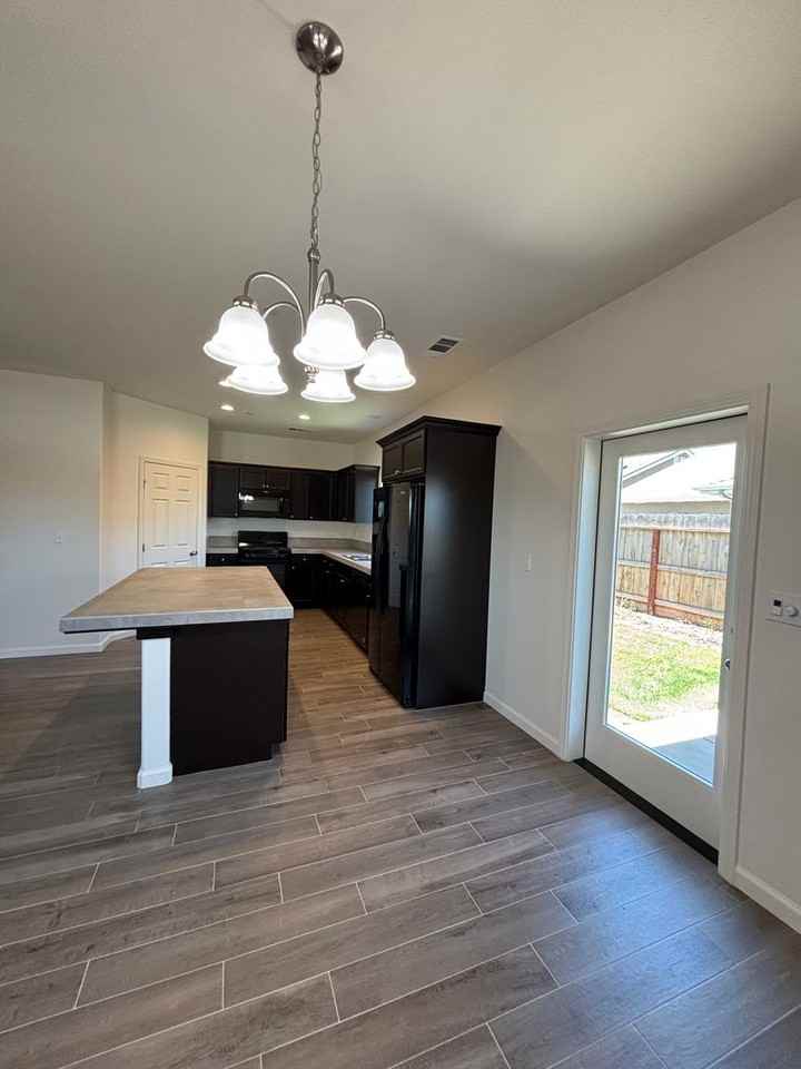 30769 Ashland Rd - Photo 3 of 19