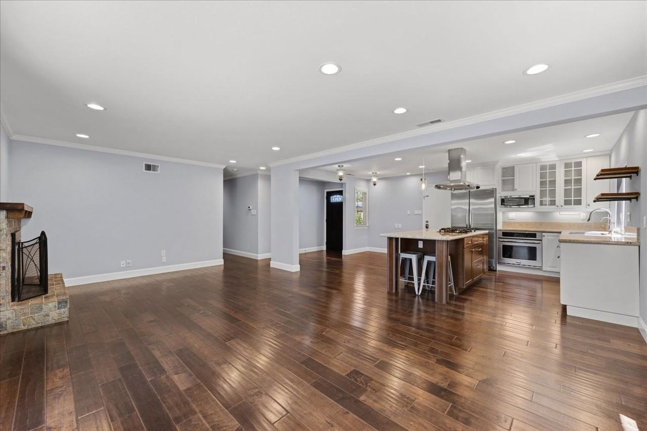 2464 Aram Ave - Photo 3 of 27