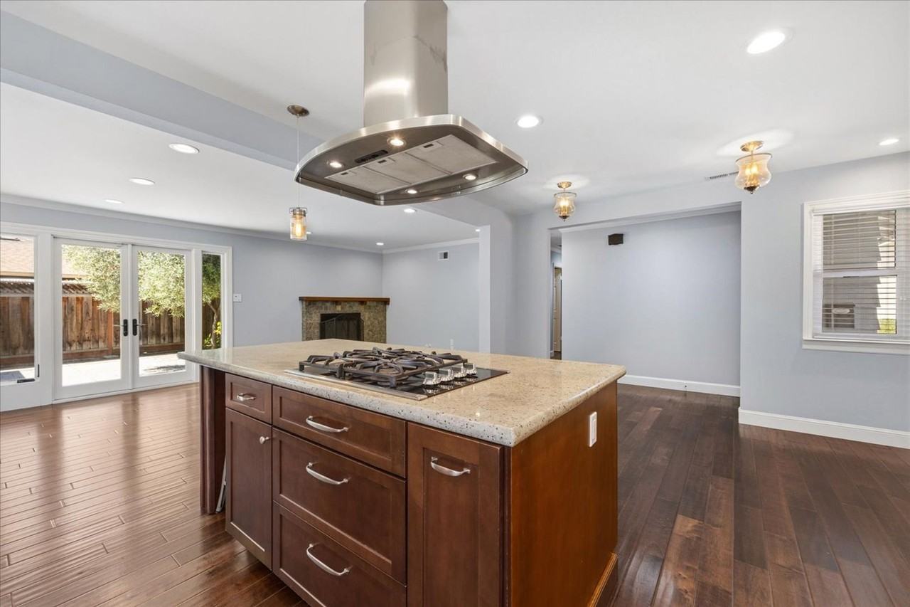 2464 Aram Ave - Photo 7 of 27