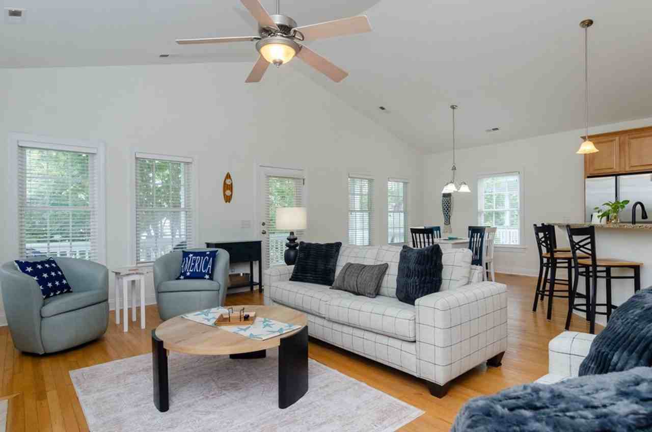 1713 Mackerel Ln - Photo 4 of 35