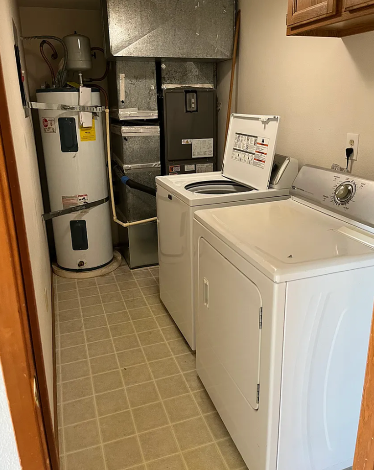 3825 Sage Rd - Photo 2 of 10