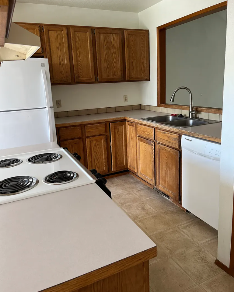 3825 Sage Rd - Photo 2 of 9
