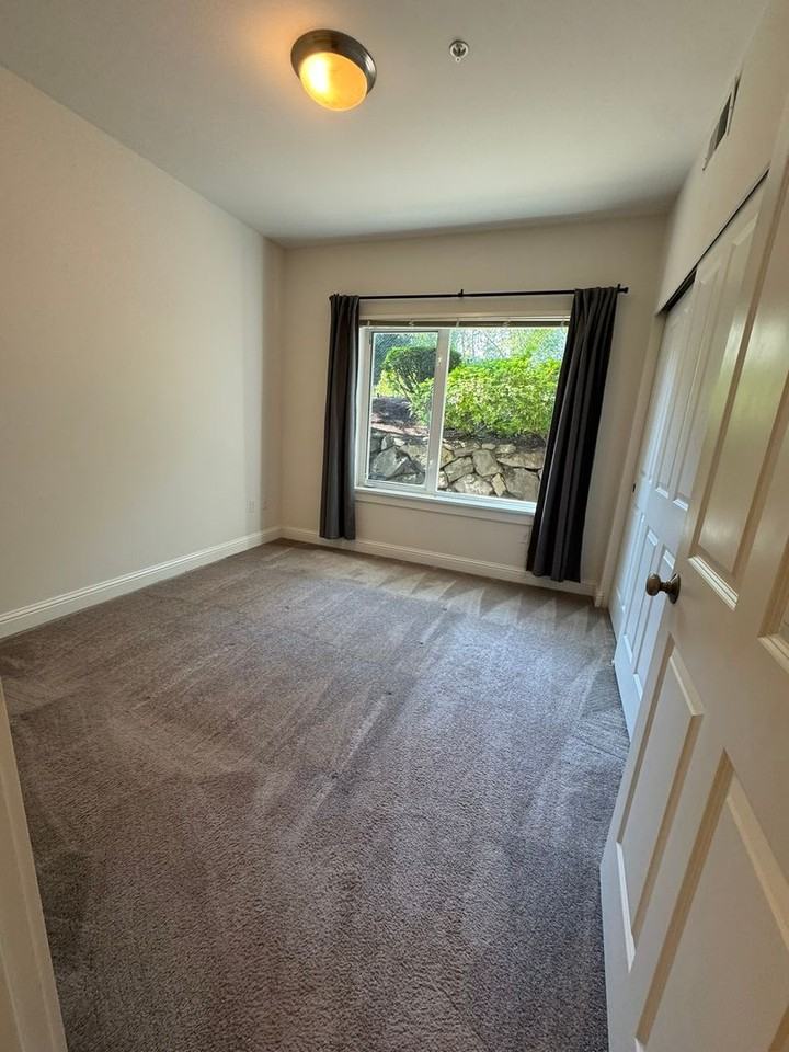 18707 Se Newport Way #111 - Photo 6 of 31