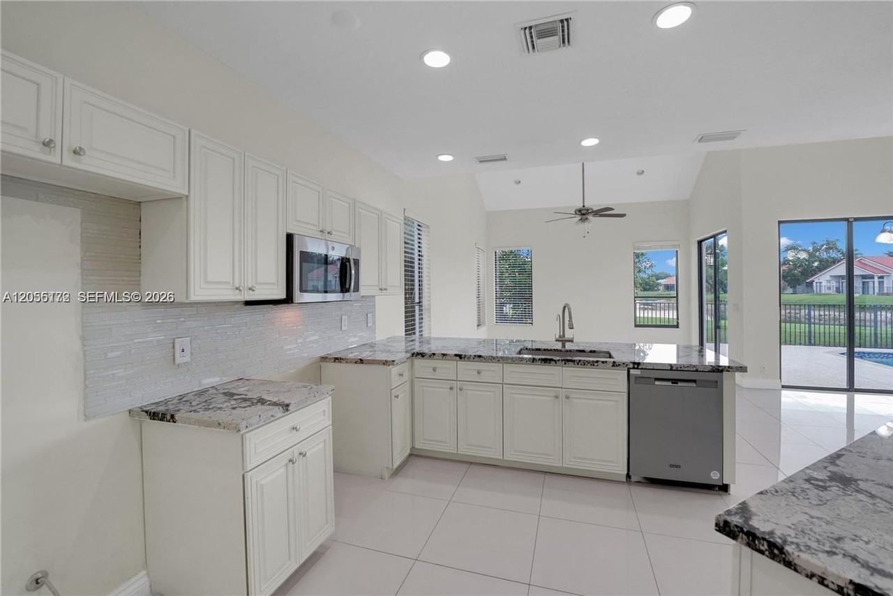 980 Woodland Ave - Photo 4 of 24