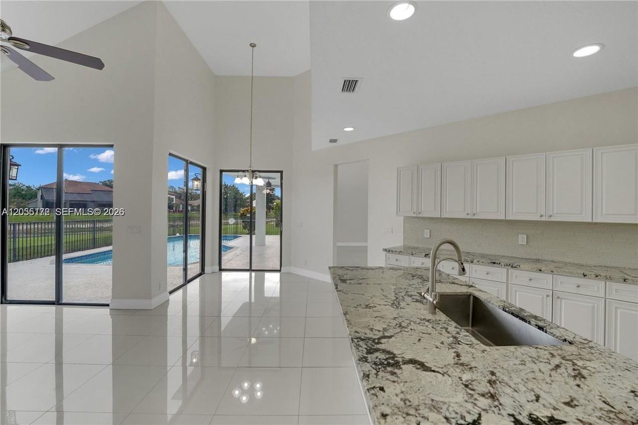 980 Woodland Ave - Photo 7 of 24