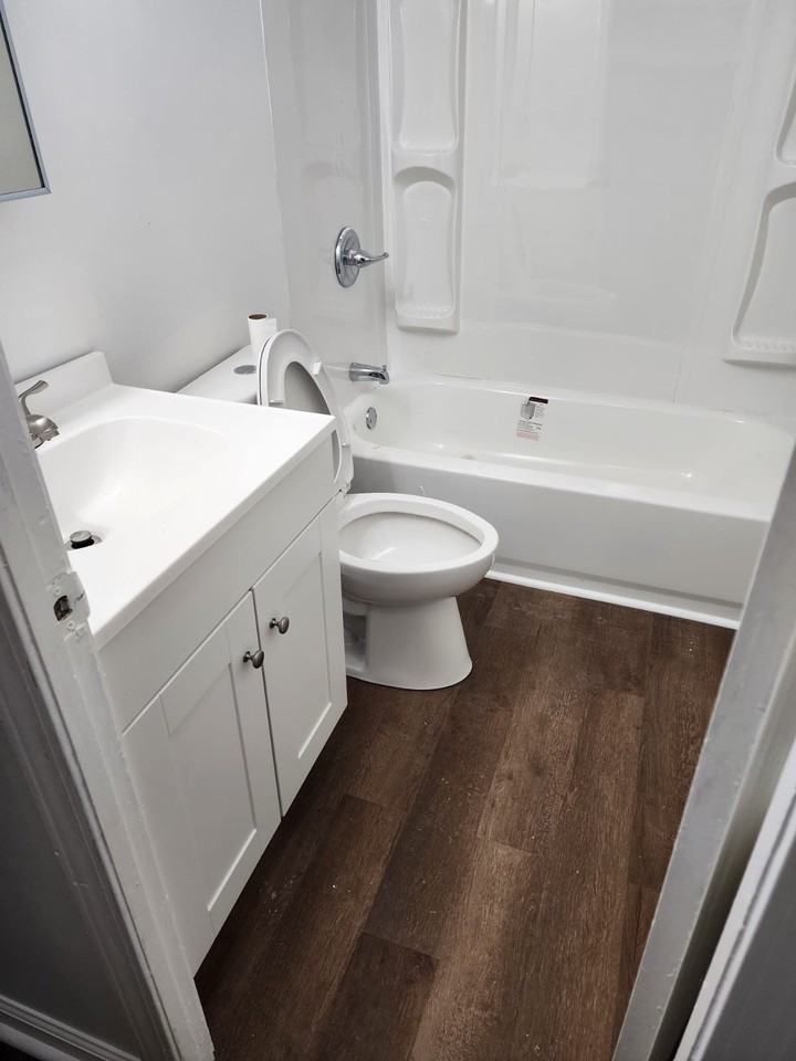 3713 Center St - Photo 3 of 10