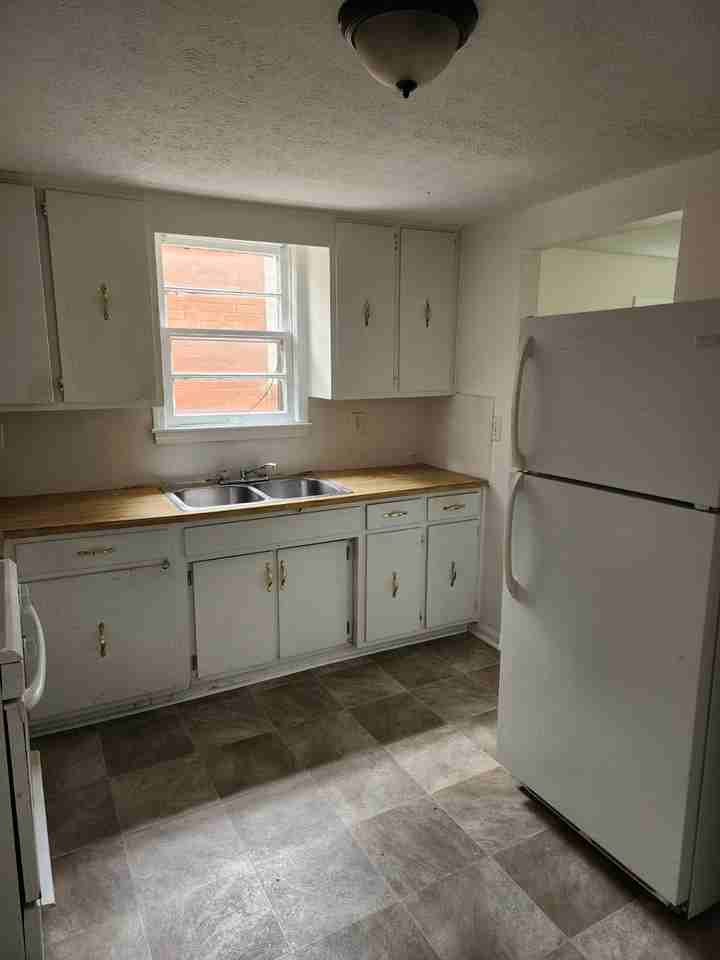 3713 Center St - Photo 6 of 10
