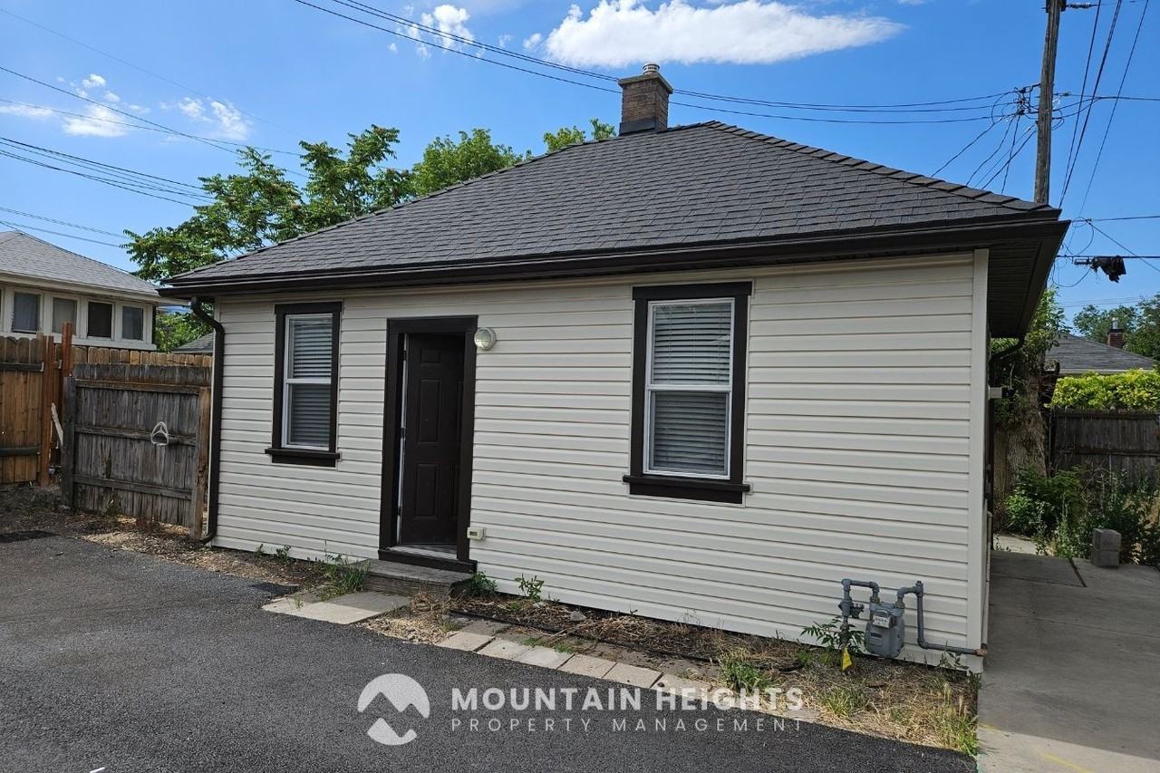 1074 E Kensington Ave - Photo 2 of 18