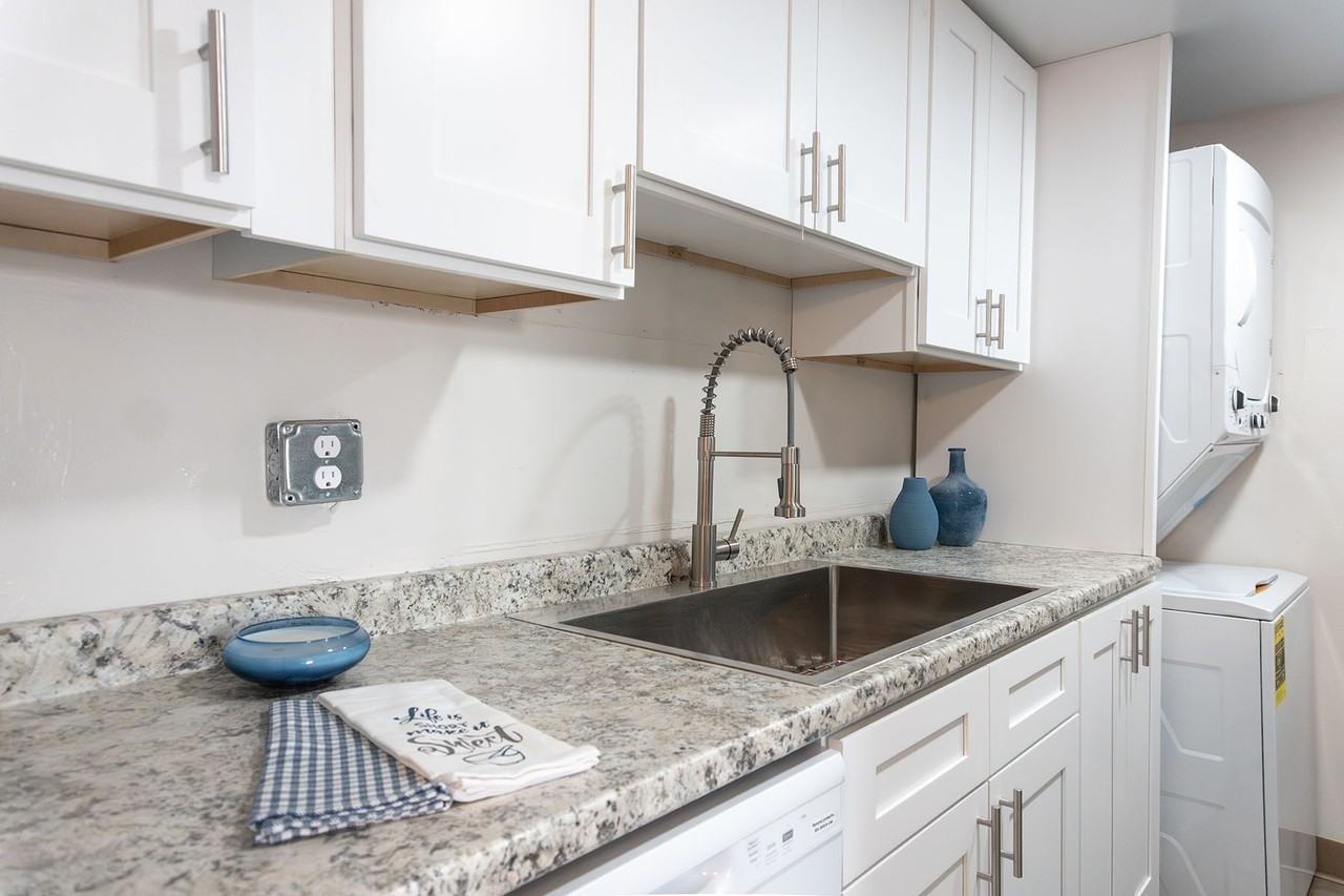 2765 W Tharpe St #202 - Photo 3 of 35