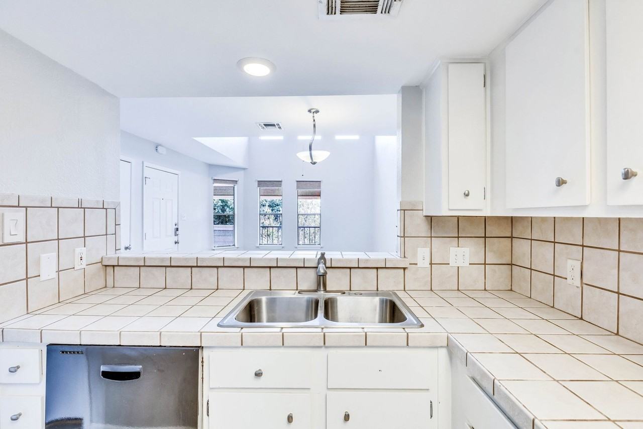2104 Cullen Ave #207 - Photo 3 of 48