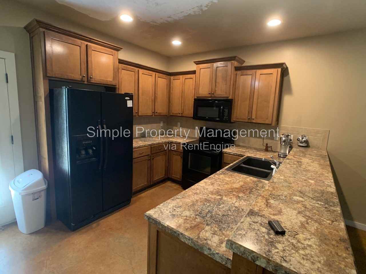 2884 Muzzy St - Photo 5 of 13