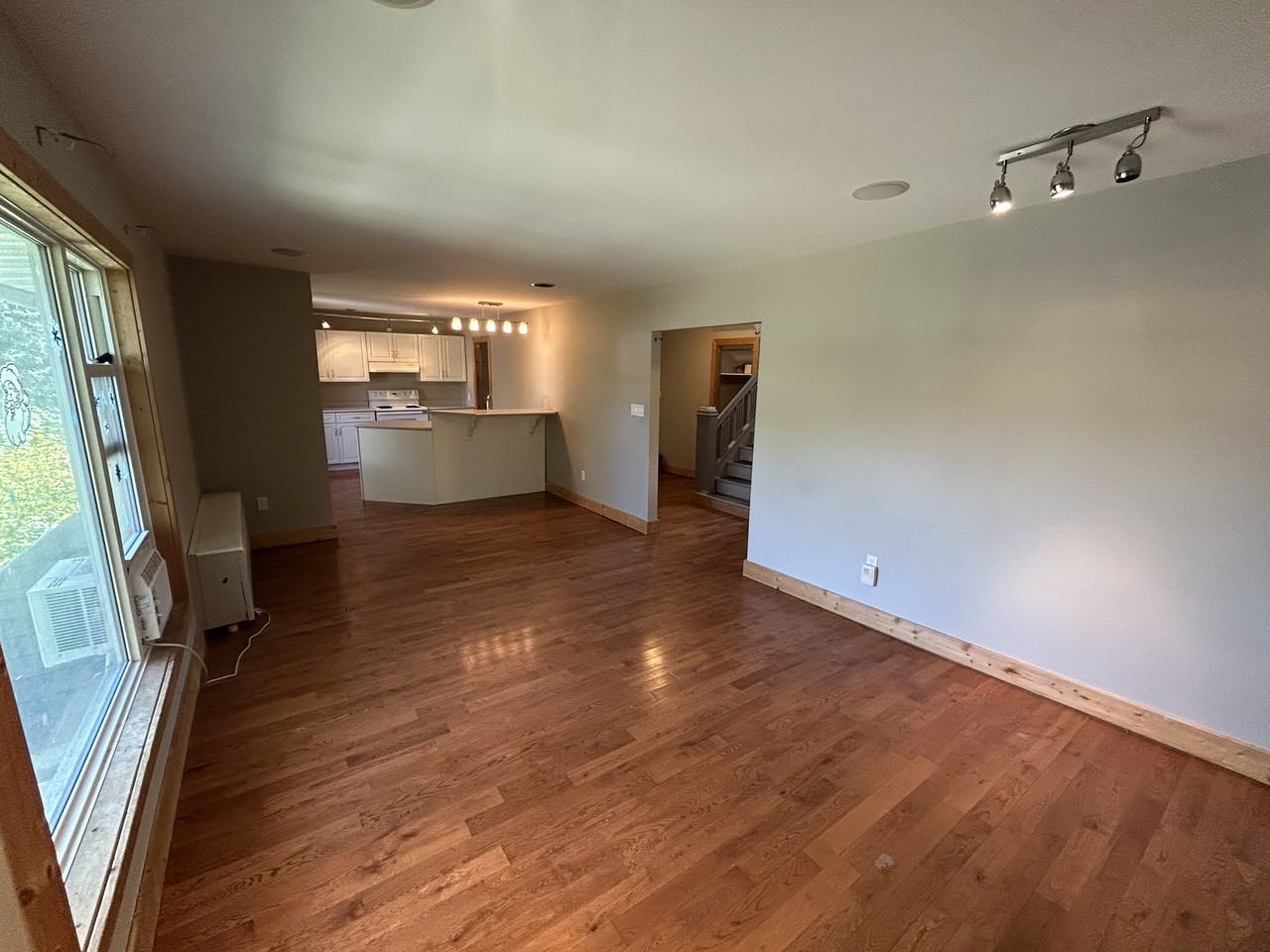 124 Machray Ave - Photo 2 of 11