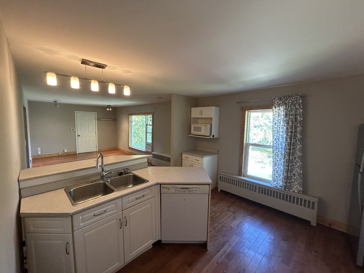 124 Machray Ave - Photo 4 of 11