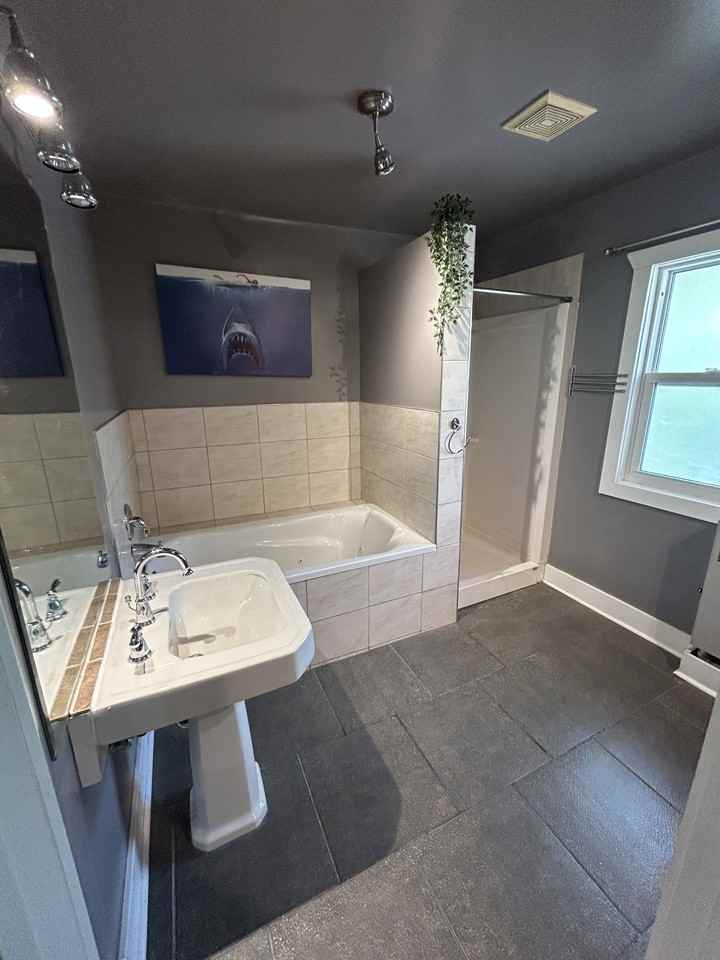 124 Machray Ave - Photo 7 of 11