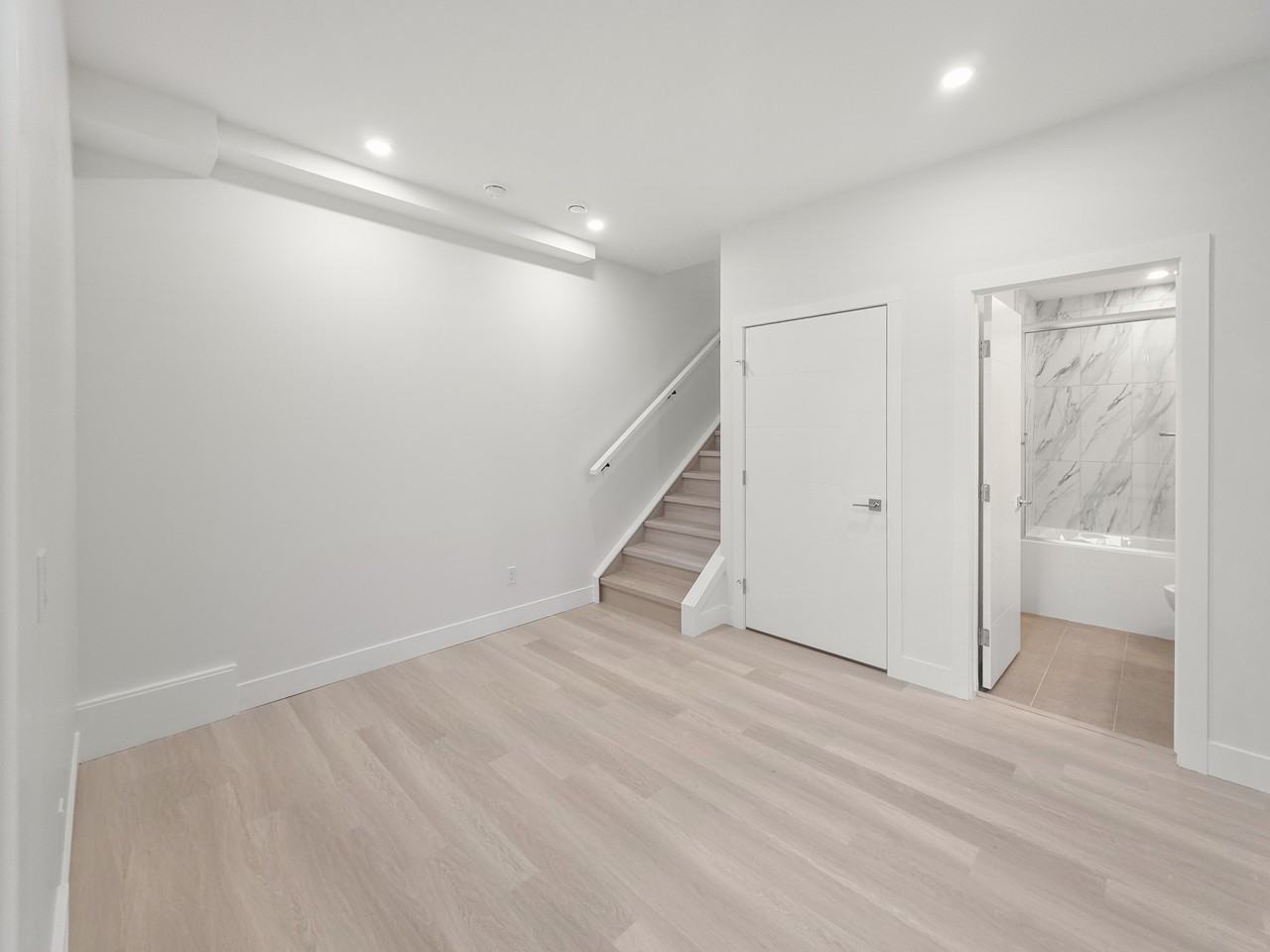 7412 34 Avenue NW (8 - Photo 2 of 21