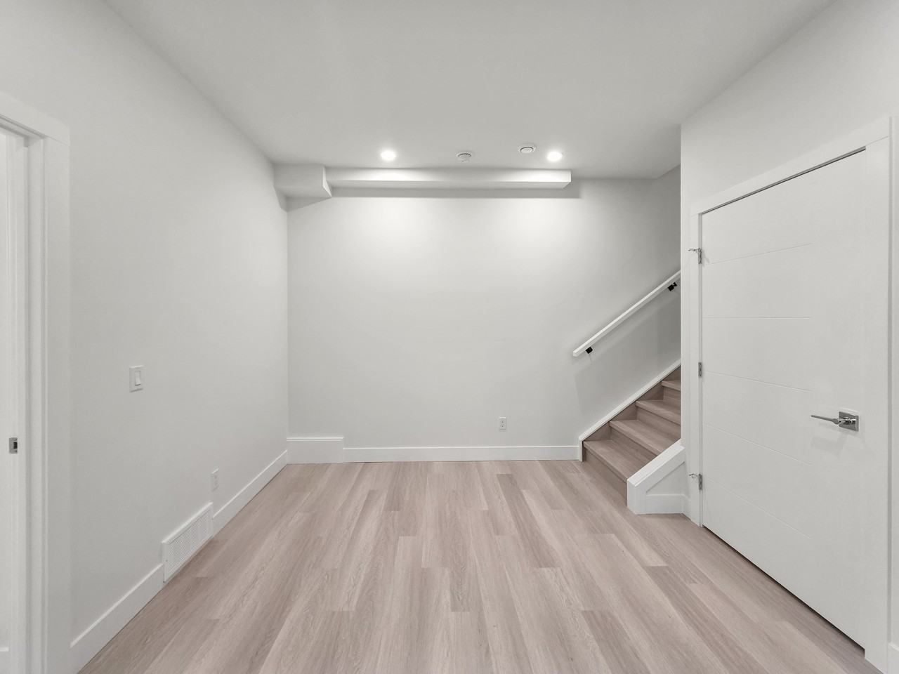 7412 34 Avenue NW (8 - Photo 3 of 21