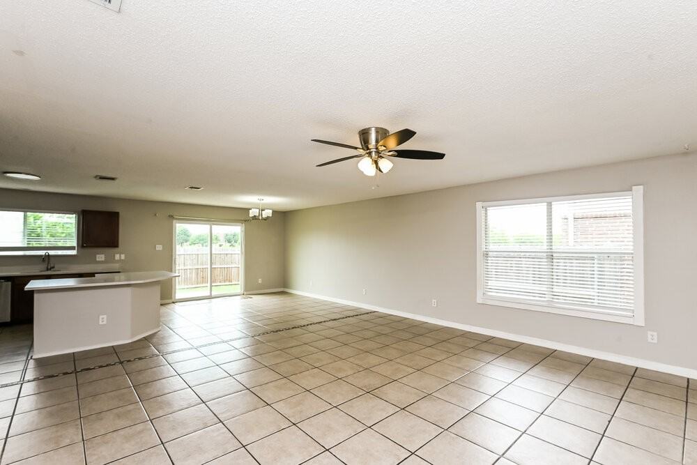 10769 Braemoor Dr - Photo 3 of 16