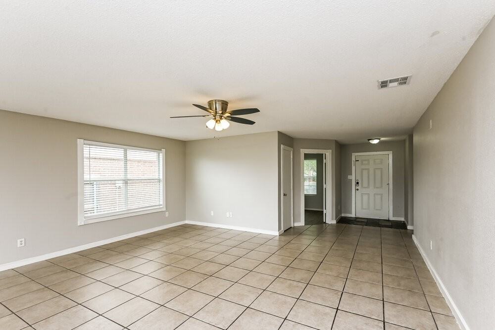 10769 Braemoor Dr - Photo 4 of 16