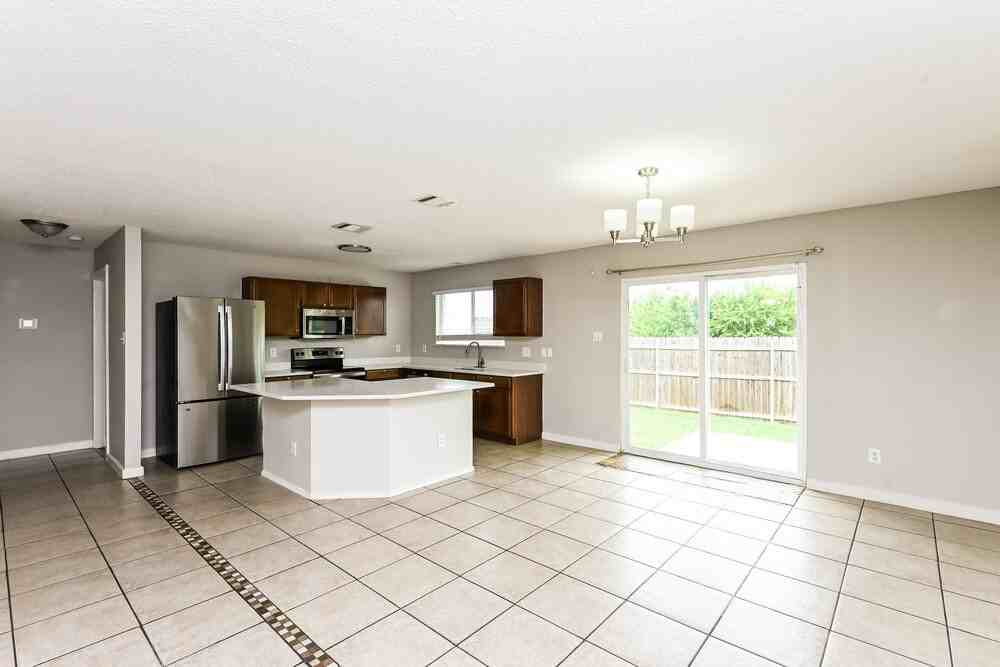 10769 Braemoor Dr - Photo 7 of 16