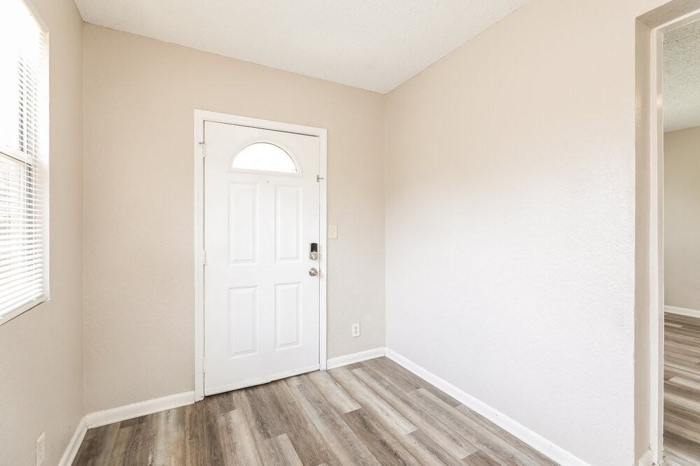 5528 Vernon Rd - Photo 4 of 16