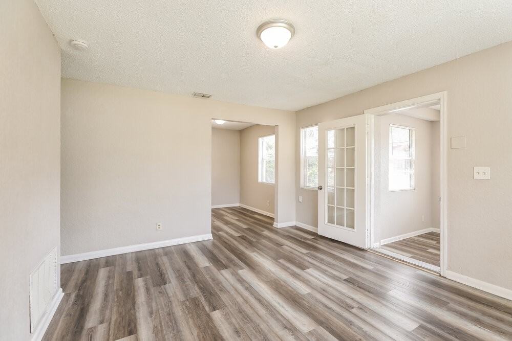 5528 Vernon Rd - Photo 5 of 16