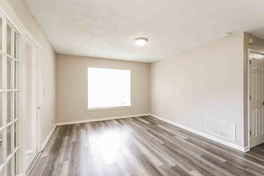 5528 Vernon Rd - Photo 6 of 16