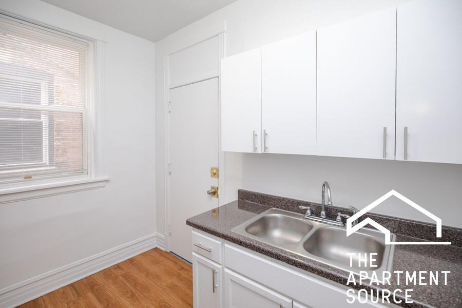 6248 S Western Ave #3N - Photo 2 of 10