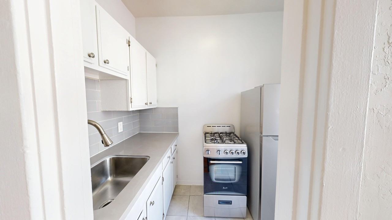 709 Geary Street - Photo 2 of 25