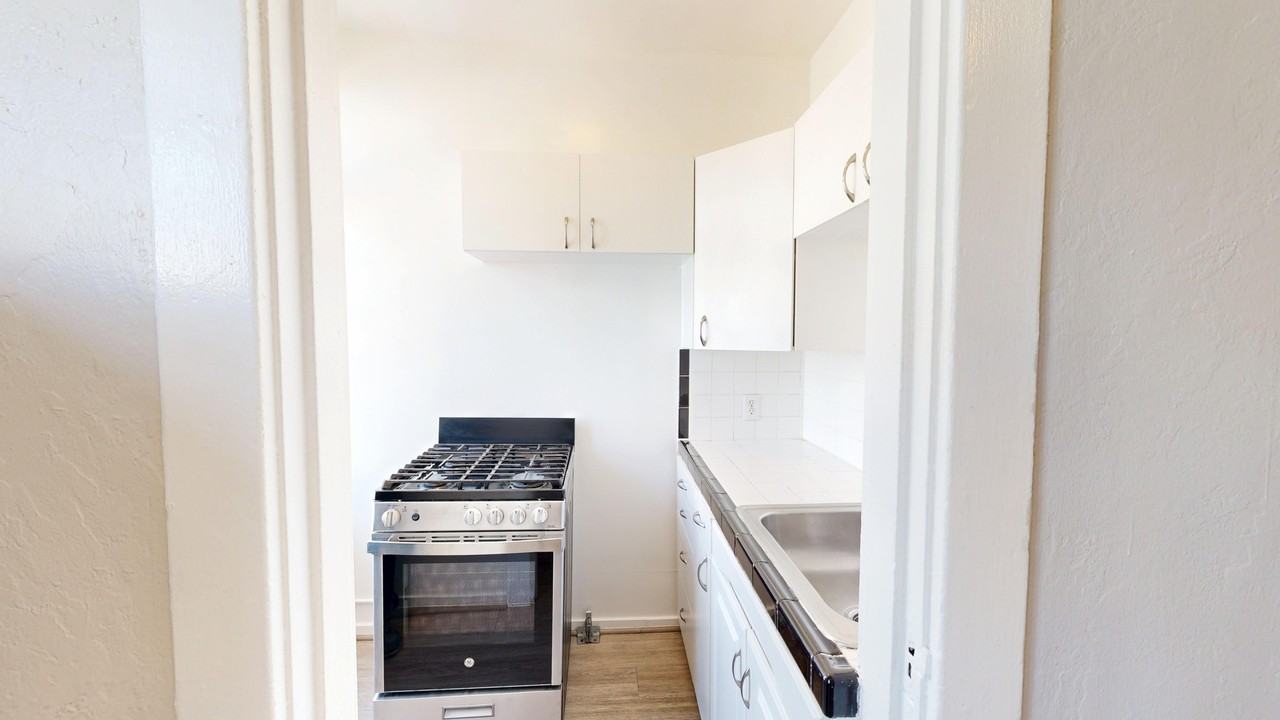 709 Geary Street - Photo 6 of 25