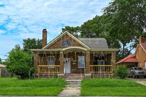 featured image of 1110 W 5th St