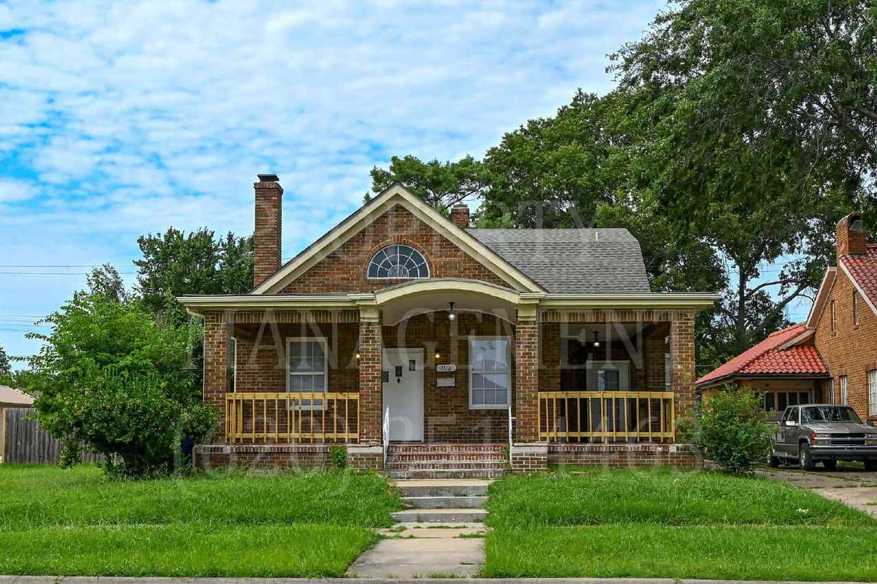 1110 W 5th St - Photo 6 of 40