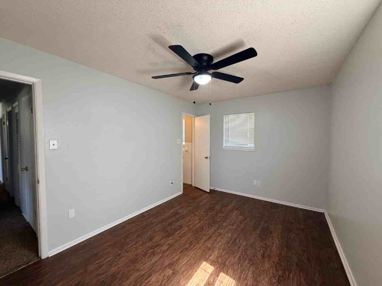 5530 17th St - Photo 7 of 14
