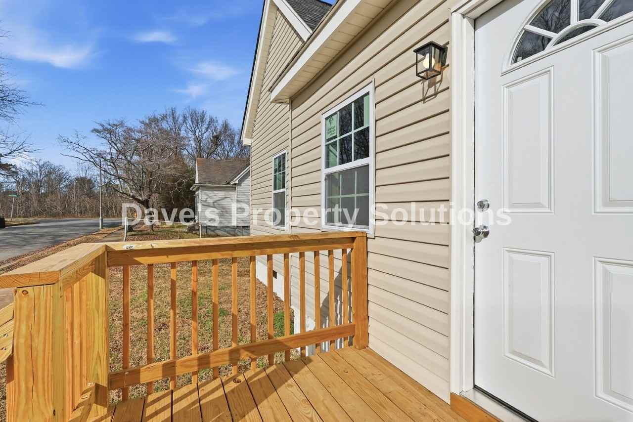 408 Seaman St - Photo 3 of 30