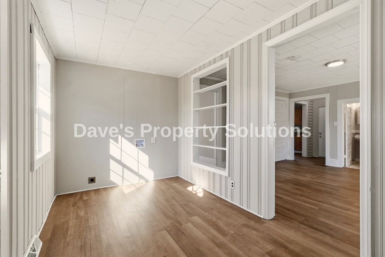 408 Seaman St - Photo 4 of 30