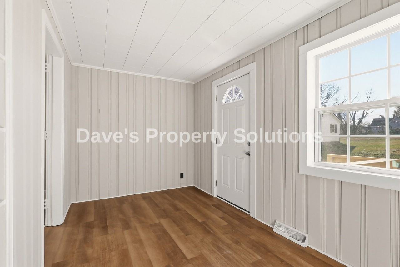 408 Seaman St - Photo 5 of 30