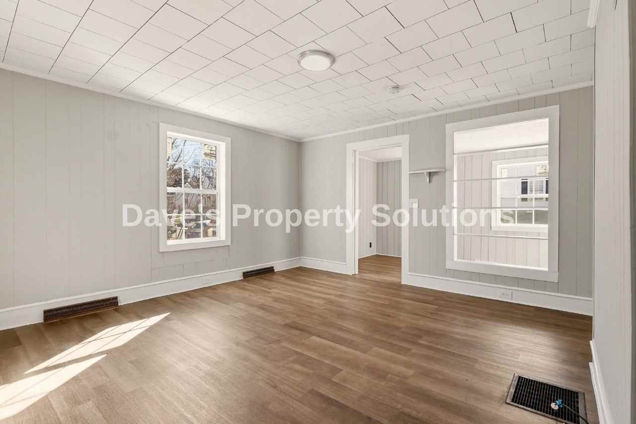 408 Seaman St - Photo 6 of 30